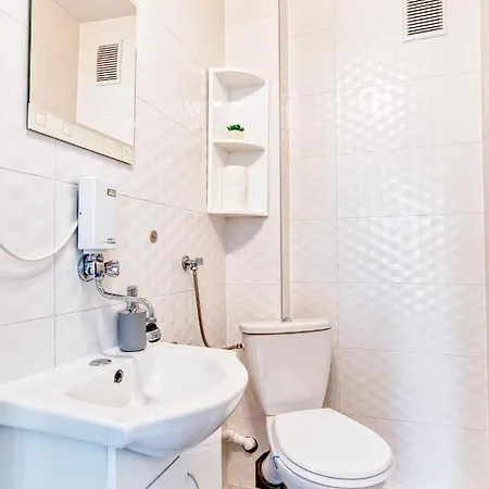 Arturro Z Ogrodkiem アパート シクラルスカ・ポレンバ