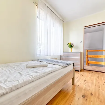 Arturro Z Ogrodkiem アパート